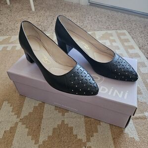 🖤Sudini Bethany studded pumps black shoes like new